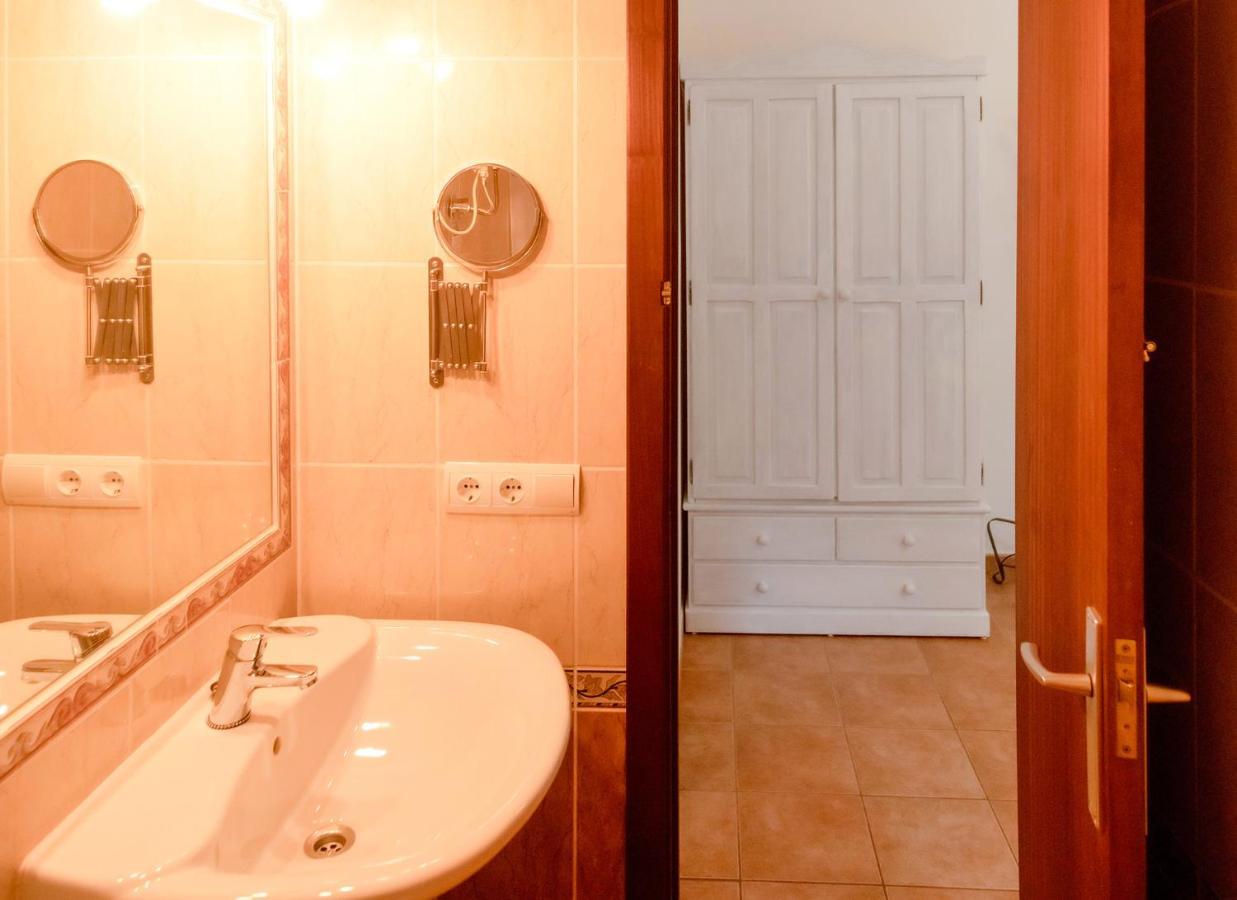Apartamentos El Pino - Formentera Break Ес Кало Екстериор снимка