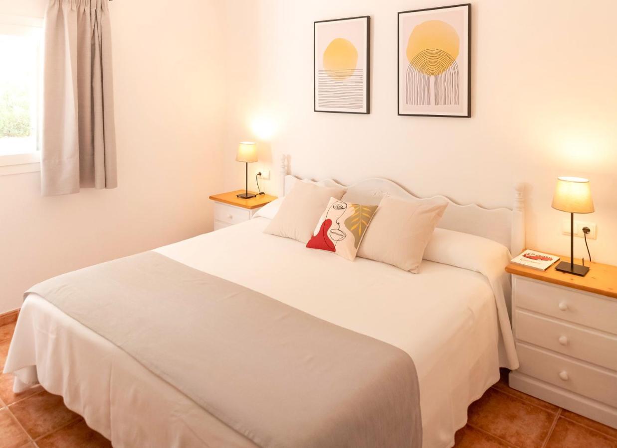 Apartamentos El Pino - Formentera Break Ес Кало Екстериор снимка
