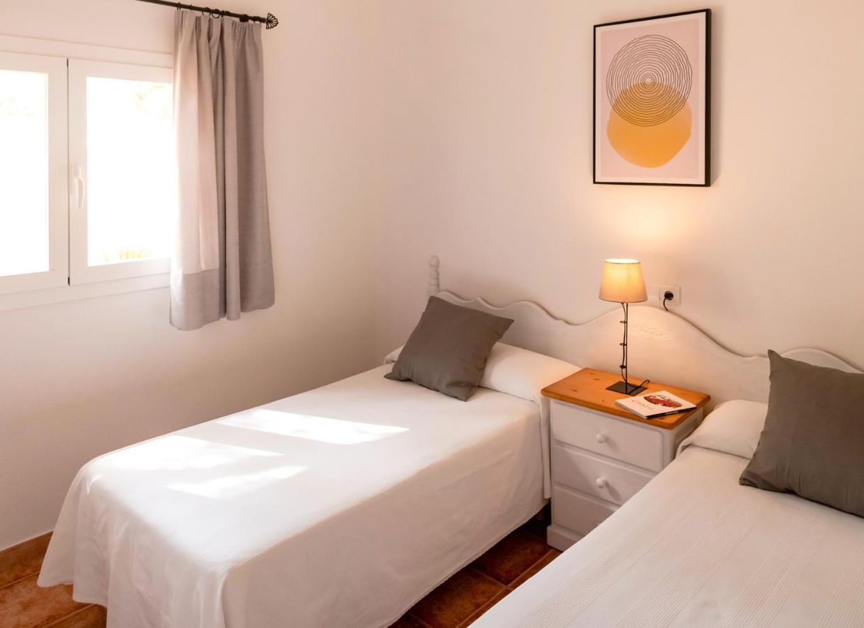 Apartamentos El Pino - Formentera Break Ес Кало Екстериор снимка