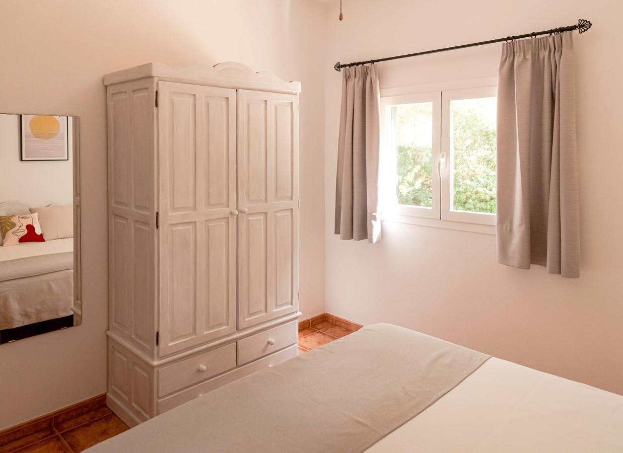 Apartamentos El Pino - Formentera Break Ес Кало Екстериор снимка