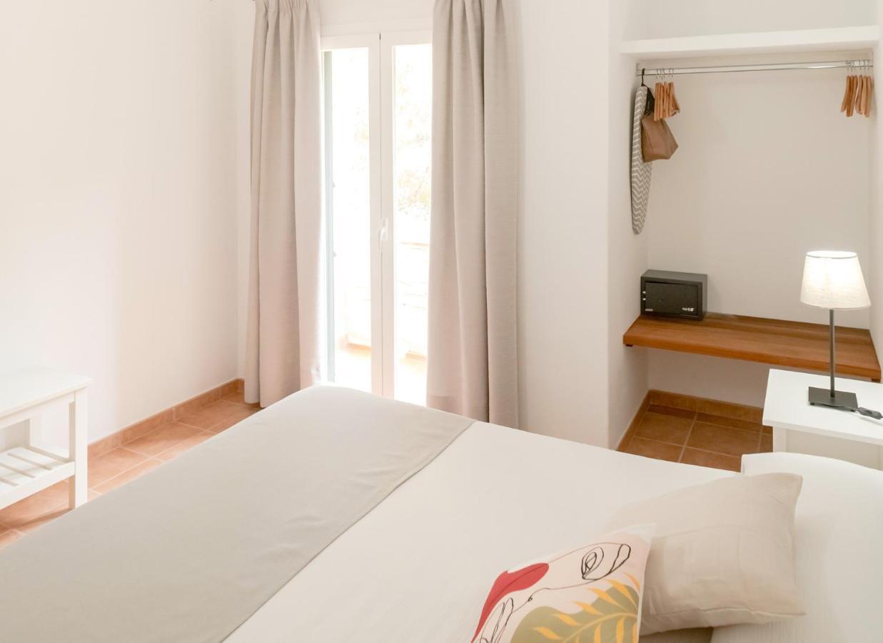 Apartamentos El Pino - Formentera Break Ес Кало Екстериор снимка