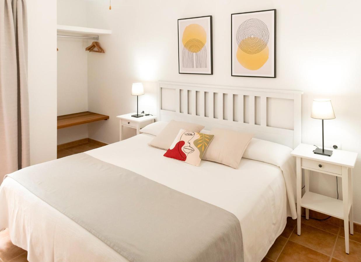 Apartamentos El Pino - Formentera Break Ес Кало Екстериор снимка