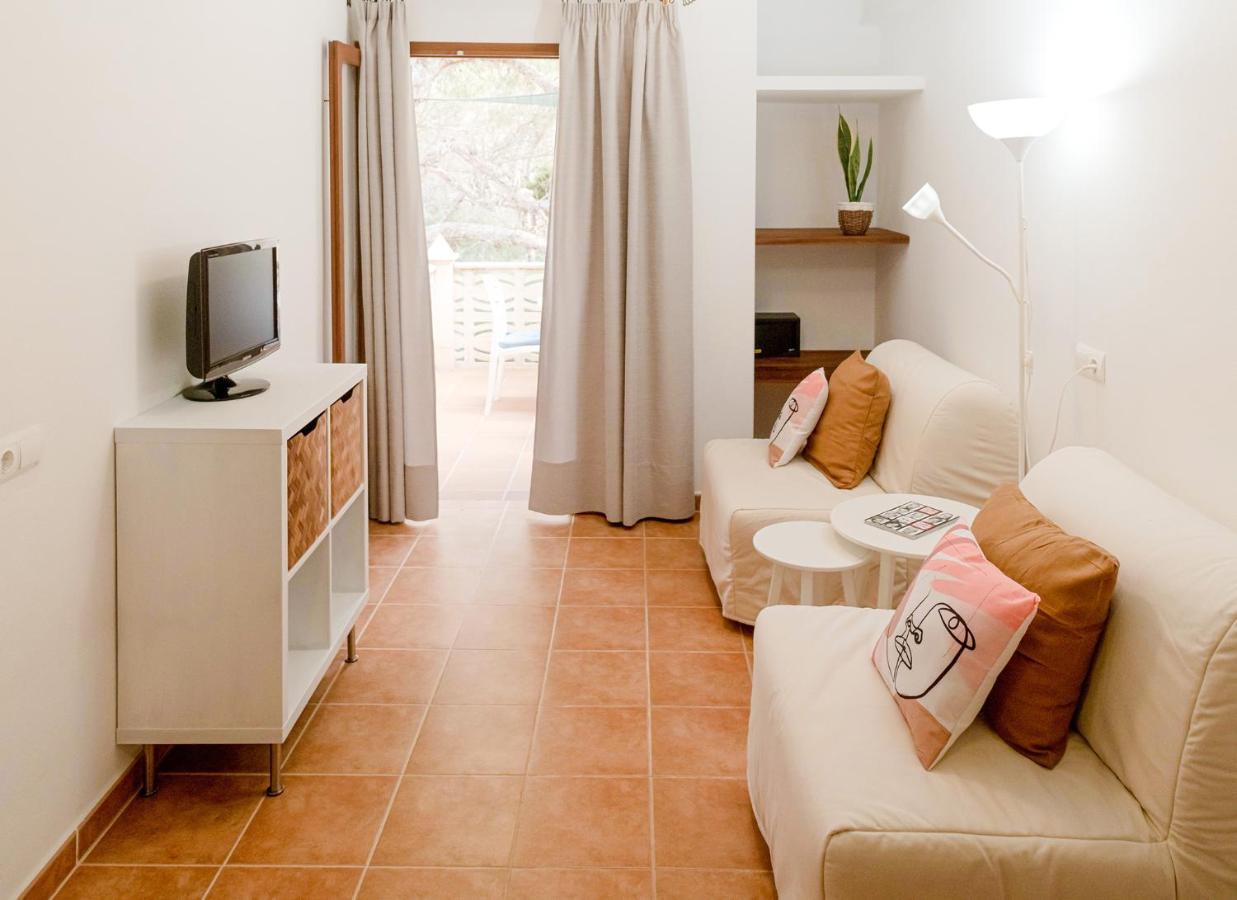 Apartamentos El Pino - Formentera Break Ес Кало Екстериор снимка