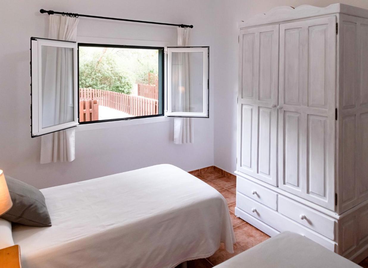 Apartamentos El Pino - Formentera Break Ес Кало Екстериор снимка