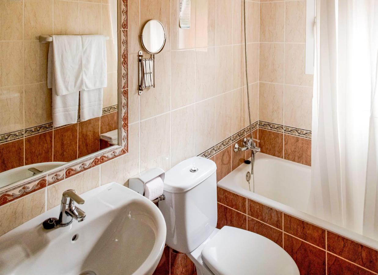 Apartamentos El Pino - Formentera Break Ес Кало Екстериор снимка